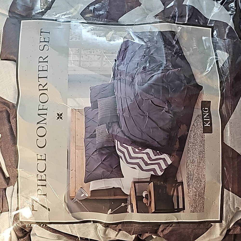 Avondale Manor Ella Pinch Pleat Comforter Set